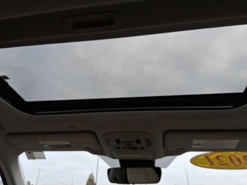 Used 2021 Toyota Highlander Limited image 16