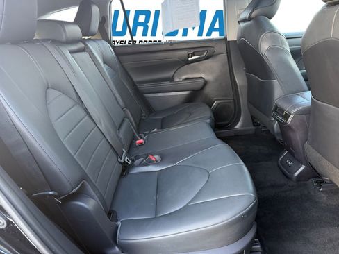 Used 2021 Toyota Highlander XLE image 32