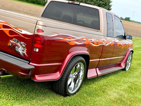Used 1997 Chevrolet Silverado 1500 2WD Extended Cab w/ Preferred Equipment Group 2 image 33