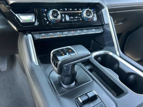 Used 2023 GMC Sierra 1500 Denali w/ Technology Package AWD/4WD image 16