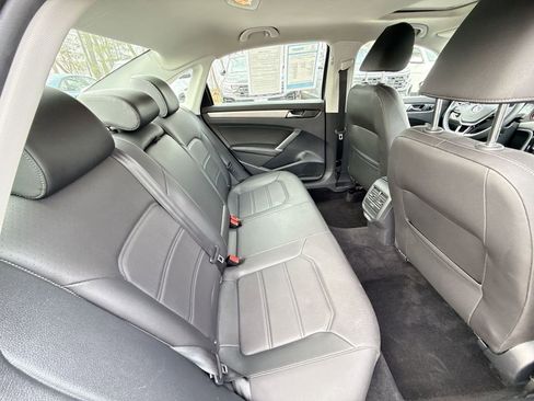 Used 2021 Volkswagen Passat 2.0T SE image 24