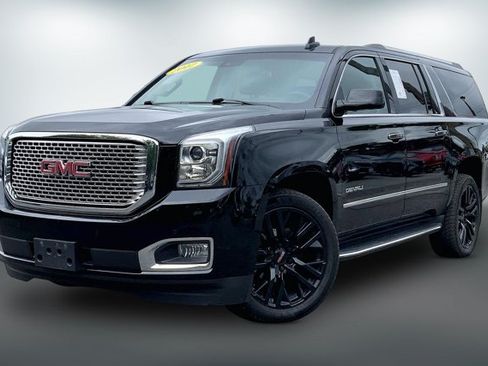 Used 2017 GMC Yukon XL Denali w/ Open Road Package AWD/4WD image 12