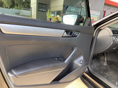 Used 2013 Volkswagen Passat 2.5 S image 10