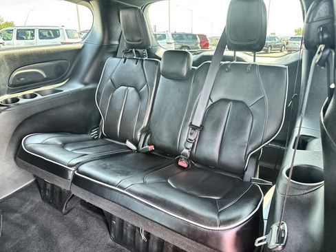 Used 2026 Chrysler Pacifica Limited FWD image 23