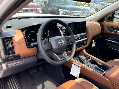 New 2026 Nissan Pathfinder Platinum w/ Cargo Package image 5