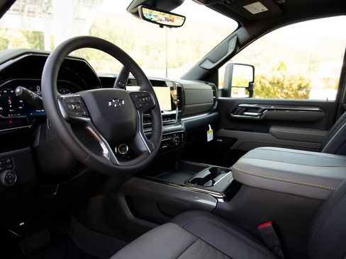 New 2026 Chevrolet Silverado 2500 ZR2 AWD/4WD image 13