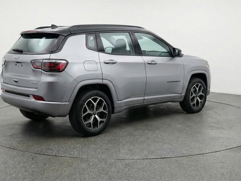 Used 2025 Jeep Compass Limited image 9