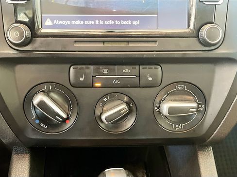 Used 2015 Volkswagen Jetta SE FWD image 15