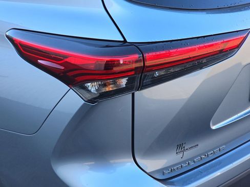 Used 2023 Toyota Highlander XLE image 42