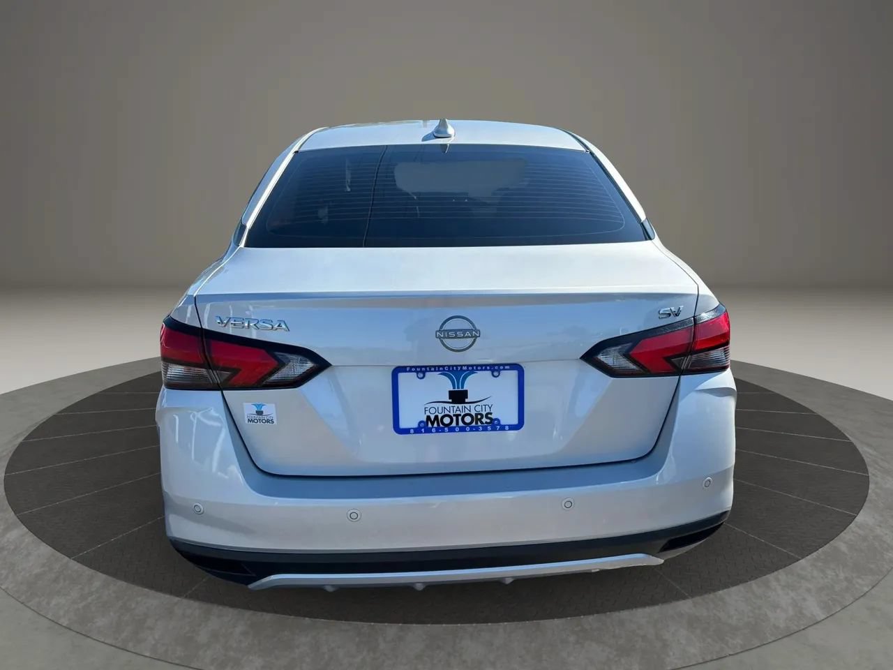 Used 2023 Nissan Versa SV FWD image 4