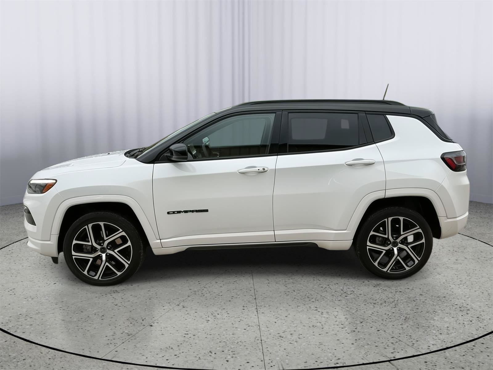 Used 2025 Jeep Compass Limited w/ High Altitude Package AWD/4WD image 2
