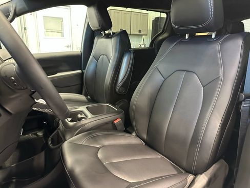 New 2026 Chrysler Voyager LX FWD image 13