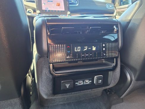 Used 2024 Jeep Wagoneer L 4WD w/ Premium Group I image 34