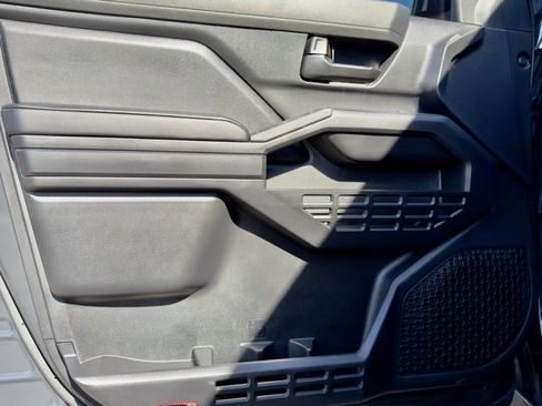 Used 2025 Toyota Tacoma SR image 9