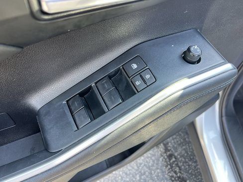 Used 2024 Toyota Highlander XSE FWD image 15