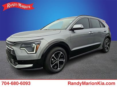 New 2025 Kia Niro SX