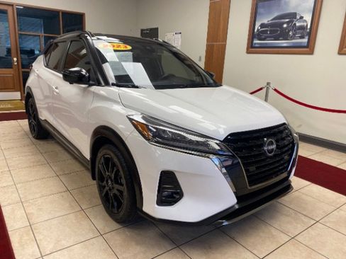 Used 2023 Nissan Kicks SR image 8