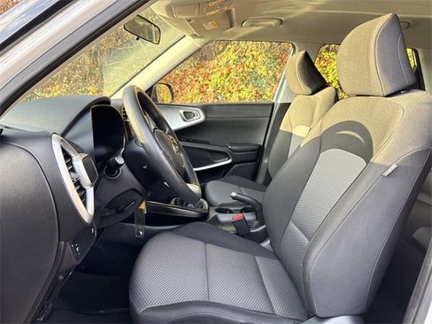 Used 2020 Kia Soul LX image 9