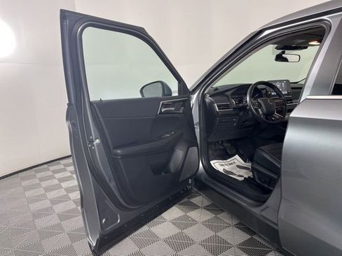 Used 2024 Mitsubishi Outlander SE image 16