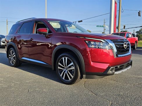 New 2025 Nissan Pathfinder Platinum image 16