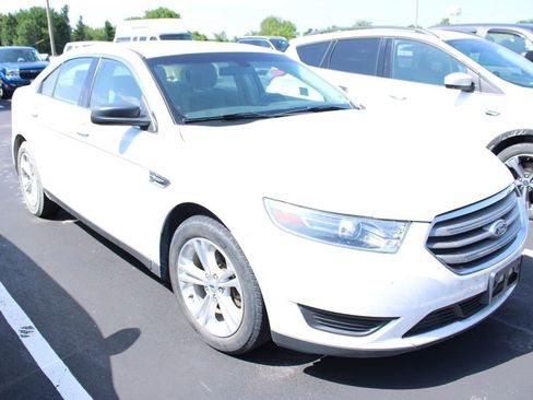 Used 2018 Ford Taurus SE FWD image 2
