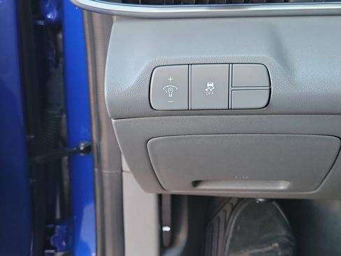 Certified 2025 Hyundai Elantra SEL image 16