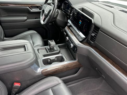 Used 2022 GMC Sierra 1500 Elevation w/ Elevation Premium Package image 19