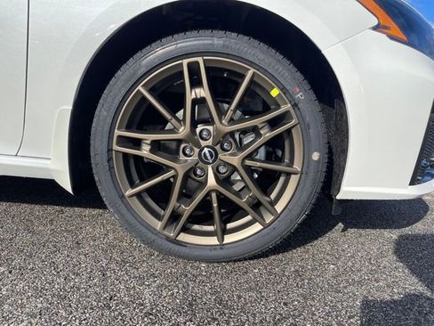 New 2025 Nissan Altima 2.5 SR image 12