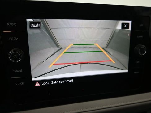 Used 2025 Volkswagen Taos SE FWD image 19