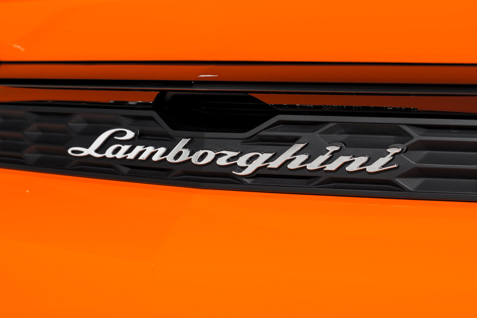 Used 2025 Lamborghini Urus SE AWD/4WD image 58