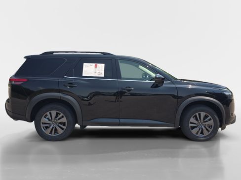 Used 2025 Nissan Pathfinder SV FWD image 7