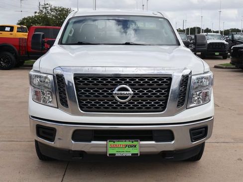 Used 2018 Nissan Titan SV AWD/4WD image 2