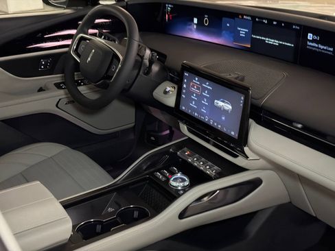 New 2026 Lincoln Nautilus Reserve AWD/4WD image 10