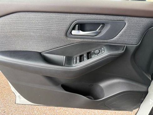 Used 2023 Nissan Rogue SV image 9