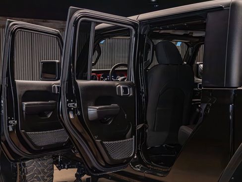 Used 2023 Jeep Gladiator Rubicon w/ LED Lighting Group AWD/4WD image 24