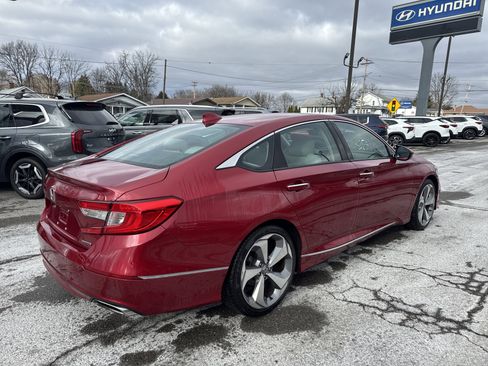 Used 2018 Honda Accord Touring image 3
