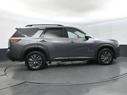 Used 2024 Nissan Pathfinder SV FWD image 4