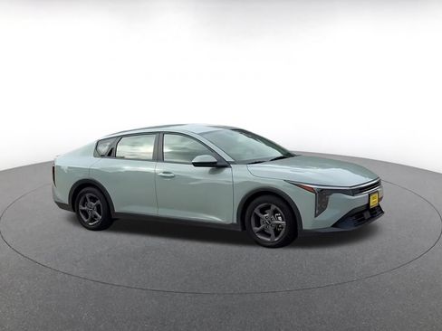 Used 2025 Kia K4 FWD image 2