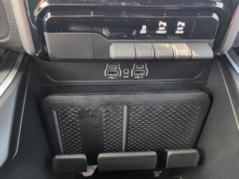 Used 2025 RAM 1500 Big Horn AWD/4WD image 15