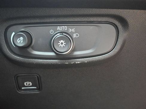 Used 2024 GMC Terrain SLE AWD/4WD image 16