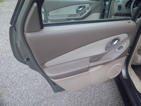 Used 2005 Chevrolet Malibu LS w/ Preferred Equipment Group FWD image 15