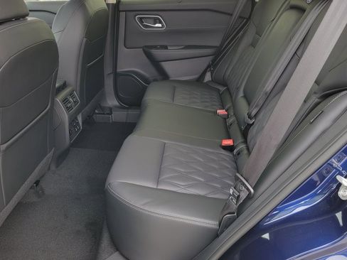 New 2026 Nissan Rogue Platinum image 7