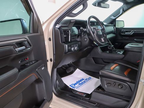 Used 2022 GMC Sierra 1500 AT4 w/ AT4 Premium Package image 4