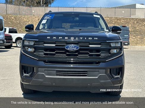 Used 2025 Ford Expedition Active AWD/4WD image 9