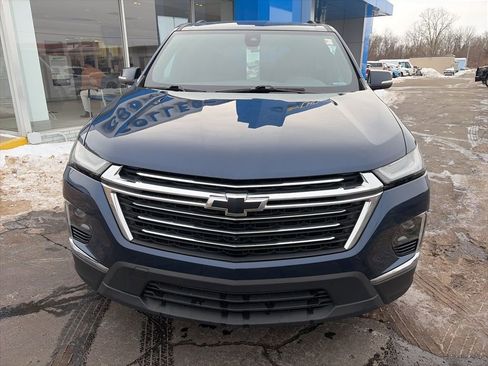 Used 2023 Chevrolet Traverse LT w/ Rear Camera Mirror Package AWD/4WD image 4