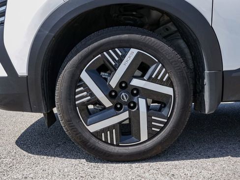 Used 2025 Nissan Kicks SV FWD image 11