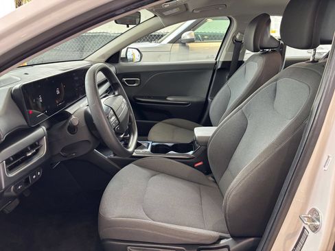 Used 2025 Kia K4 FWD image 28