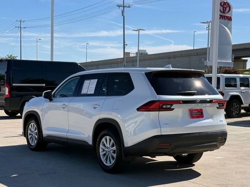 Used 2024 Toyota Grand Highlander XLE image 4