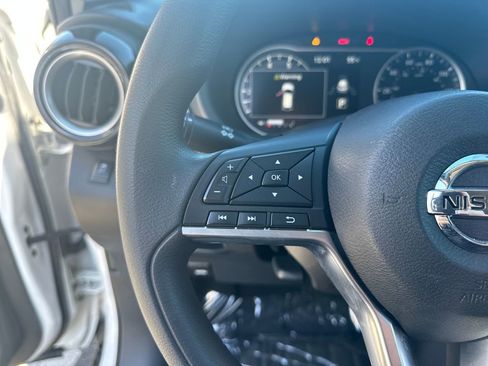 Used 2018 Nissan Kicks SV image 19