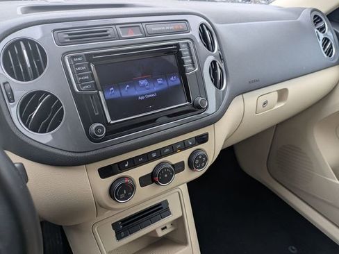 Used 2017 Volkswagen Tiguan S image 11